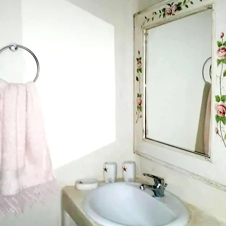 Cheerful 2 Bedroom With Pool. Páros