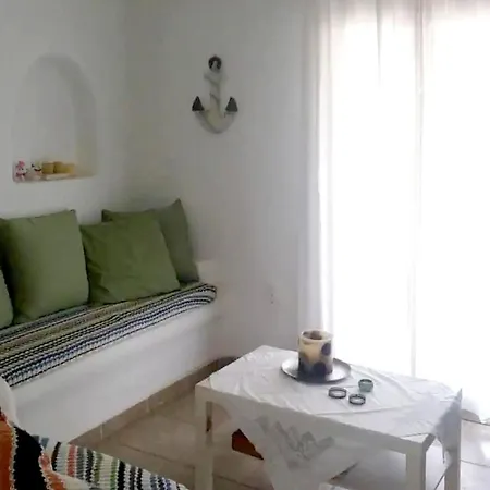 Villa Cheerful 2 Bedroom With Pool.
