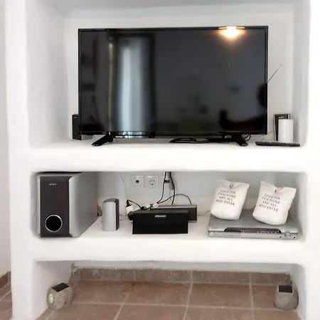 Cheerful 2 Bedroom With Pool. Villa Páros